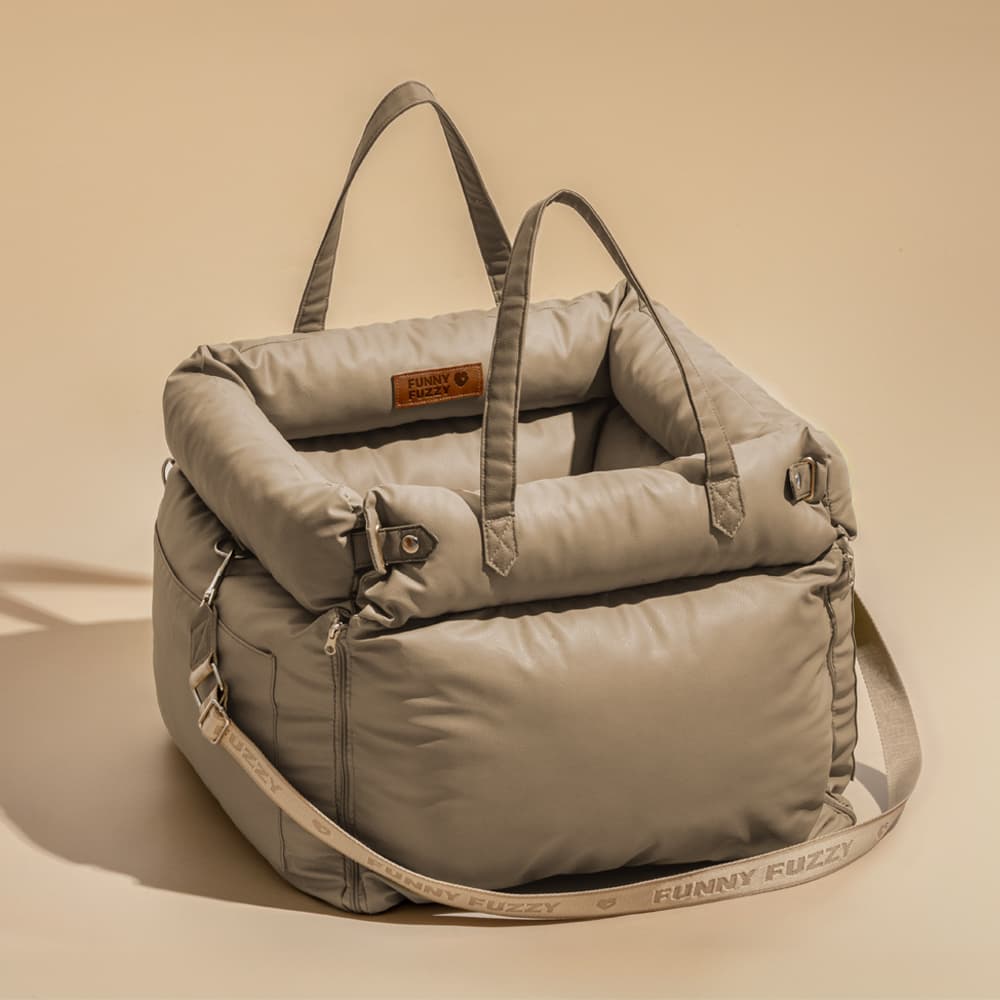 Lit rehausseur de luxe pour siège d'auto pour chien en similicuir - Urban Voyager