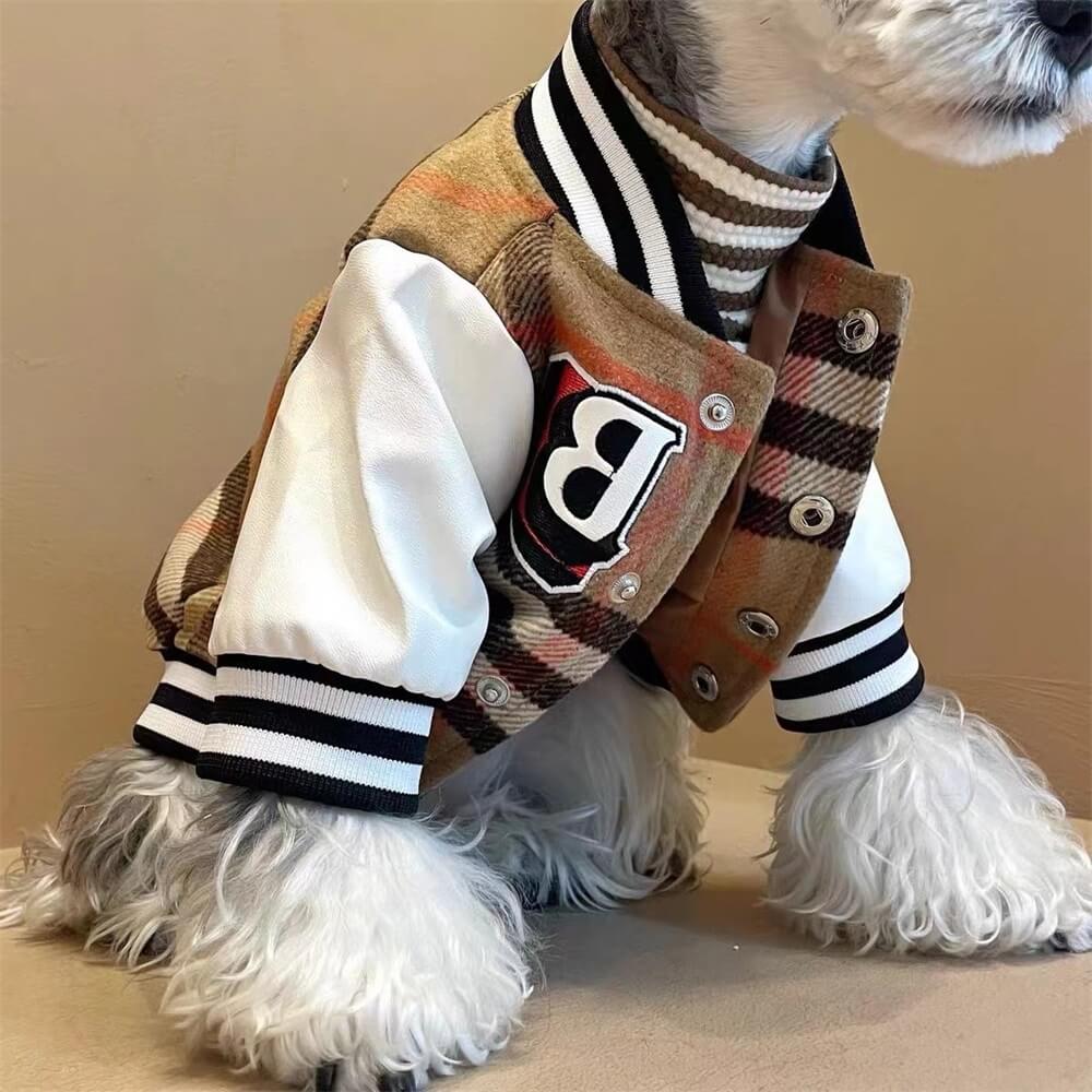 Chaqueta para perros de béisbol a cuadros: ropa exterior deportiva y elegante para perros