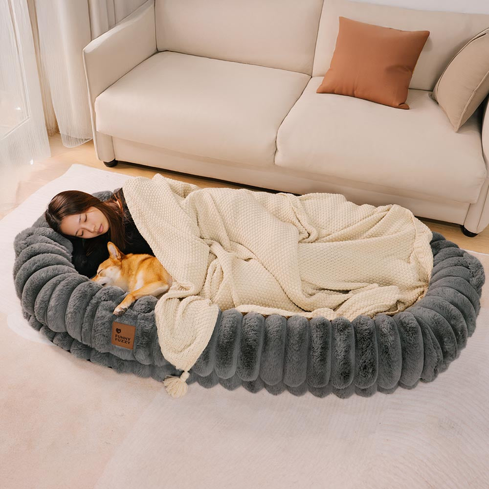 Cama de perros humanos de donas súper grandes y llenosas cremosas - Cuddle Cradle