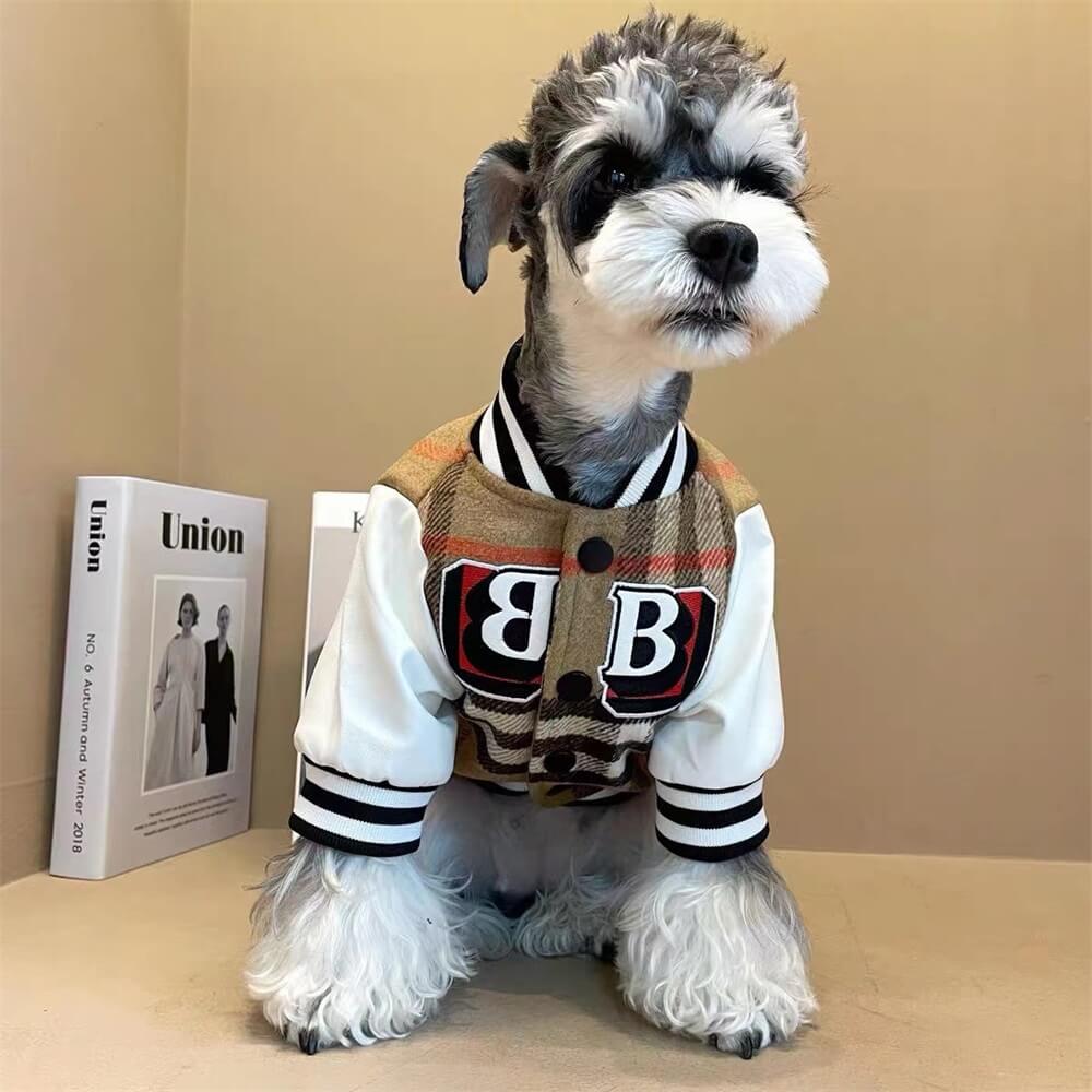 Chaqueta para perros de béisbol a cuadros: ropa exterior deportiva y elegante para perros